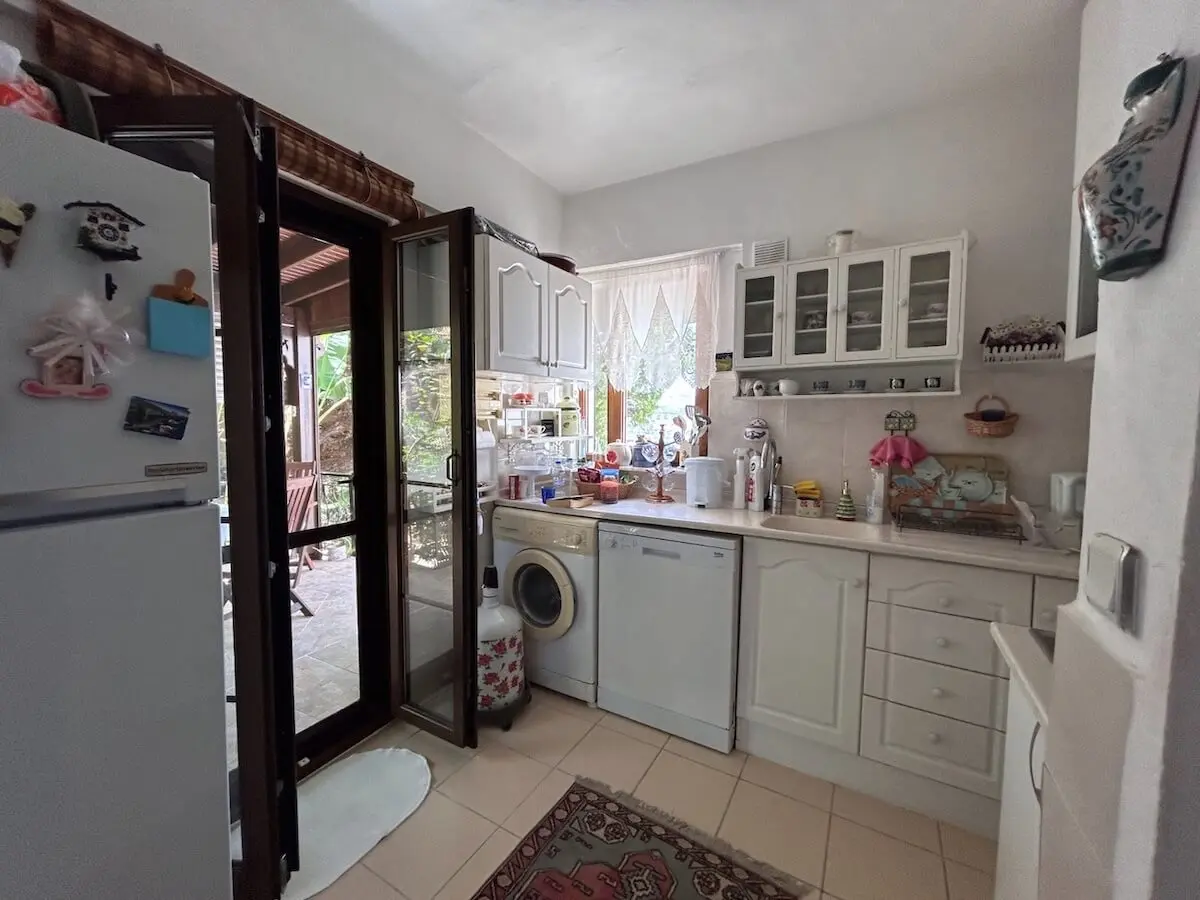Fitted kitchen